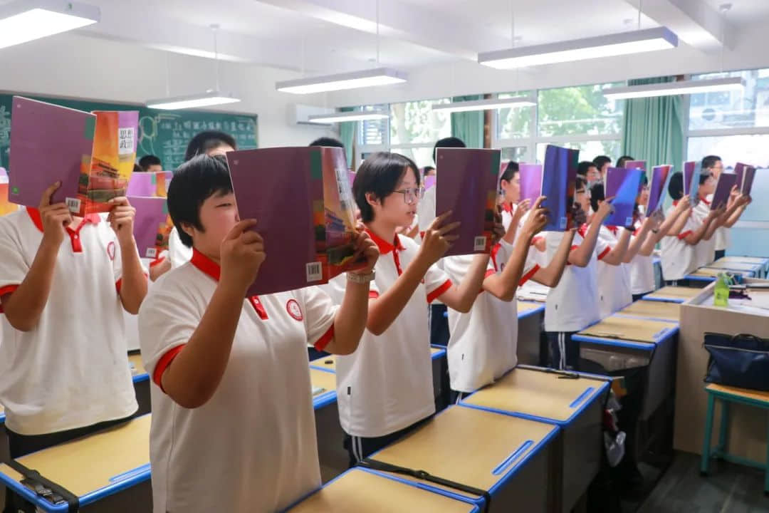 用激情迎接晨光 以書聲追逐夢想丨高一年級(jí)激情早讀震撼來襲！