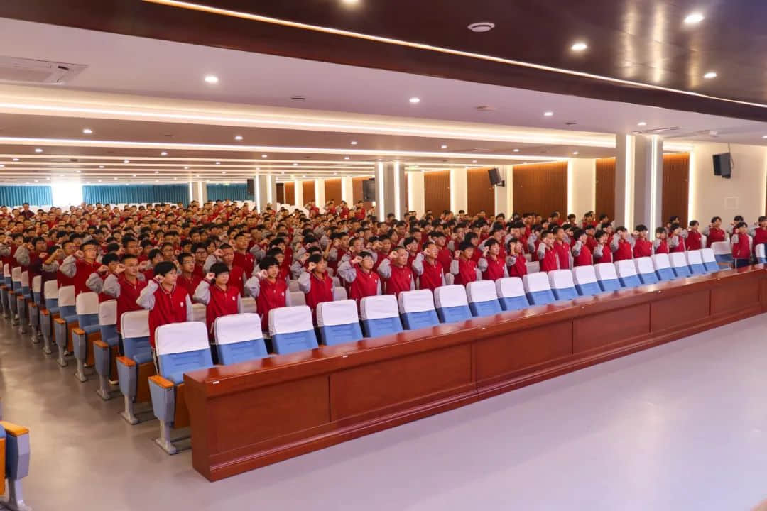 榜樣領航 逐夢前行丨初三年級期中考試表彰催人奮進