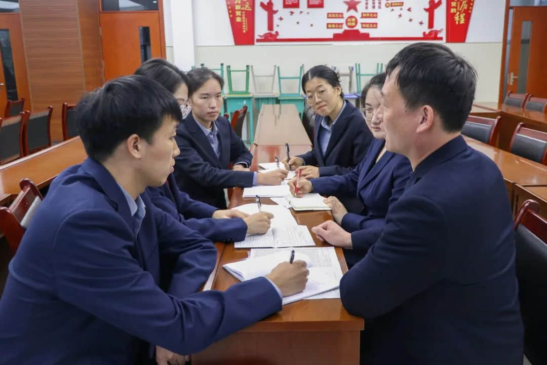 榜樣領航 逐夢前行丨初三年級期中考試表彰催人奮進