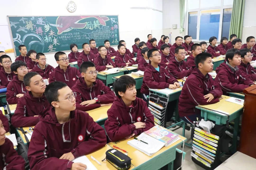 榜樣領航 逐夢前行丨初三年級期中考試表彰催人奮進