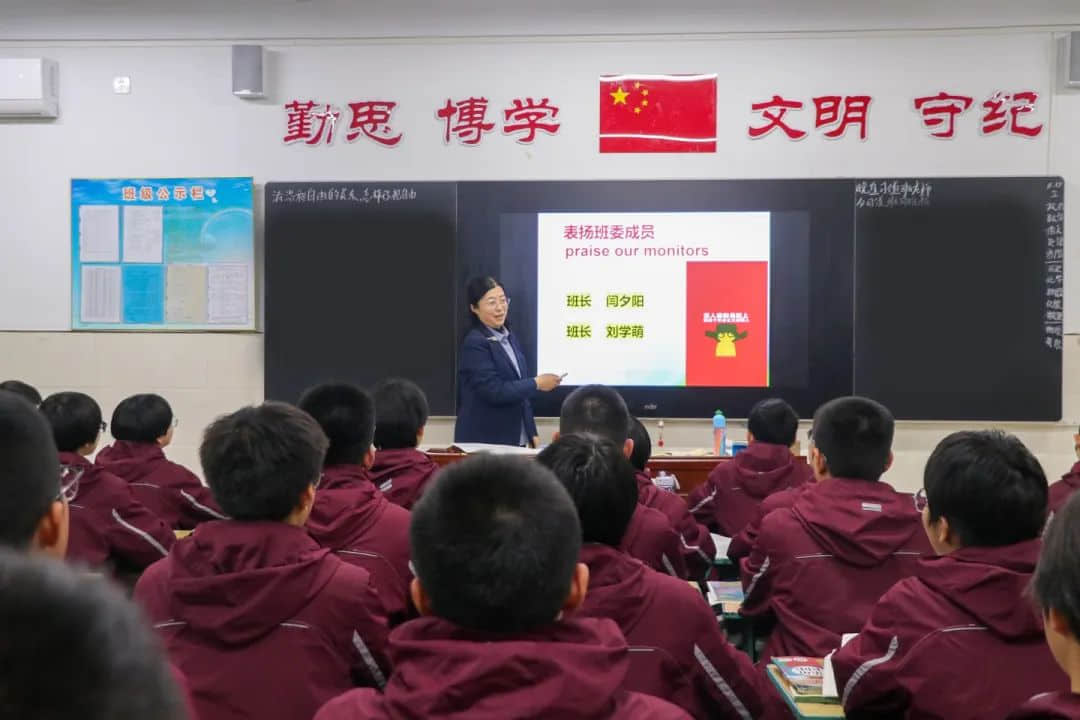 榜樣領航 逐夢前行丨初三年級期中考試表彰催人奮進