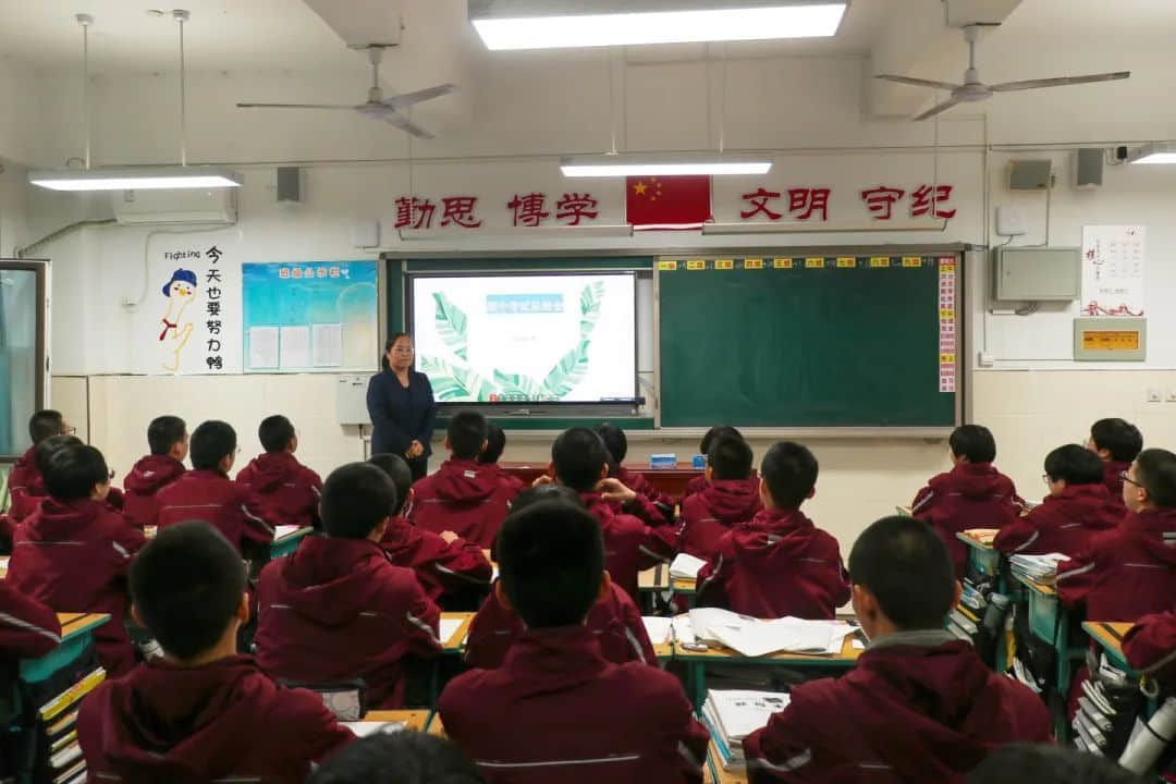 榜樣領航 逐夢前行丨初三年級期中考試表彰催人奮進