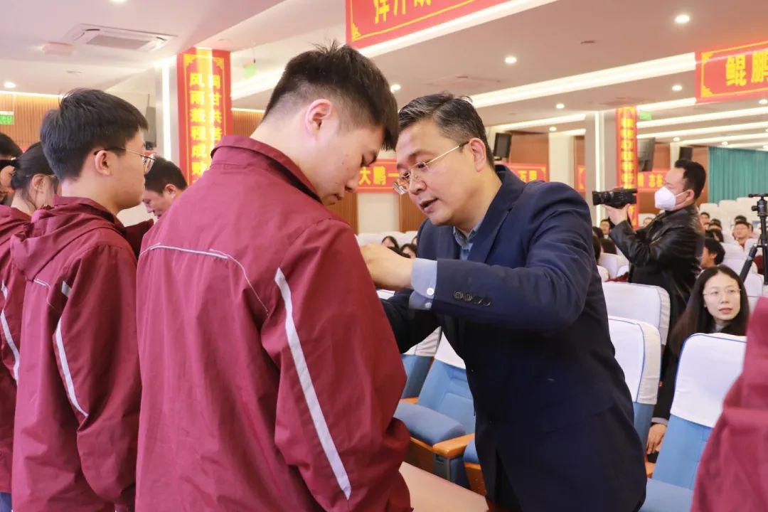 乘風破浪戰(zhàn)百日 踔厲奮進鑄輝煌丨高三年級迎戰(zhàn)高考百日誓師活動