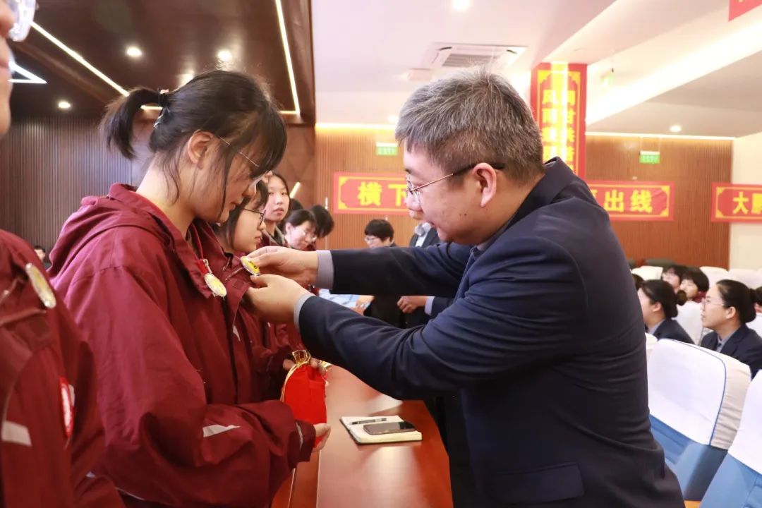 乘風破浪戰(zhàn)百日 踔厲奮進鑄輝煌丨高三年級迎戰(zhàn)高考百日誓師活動