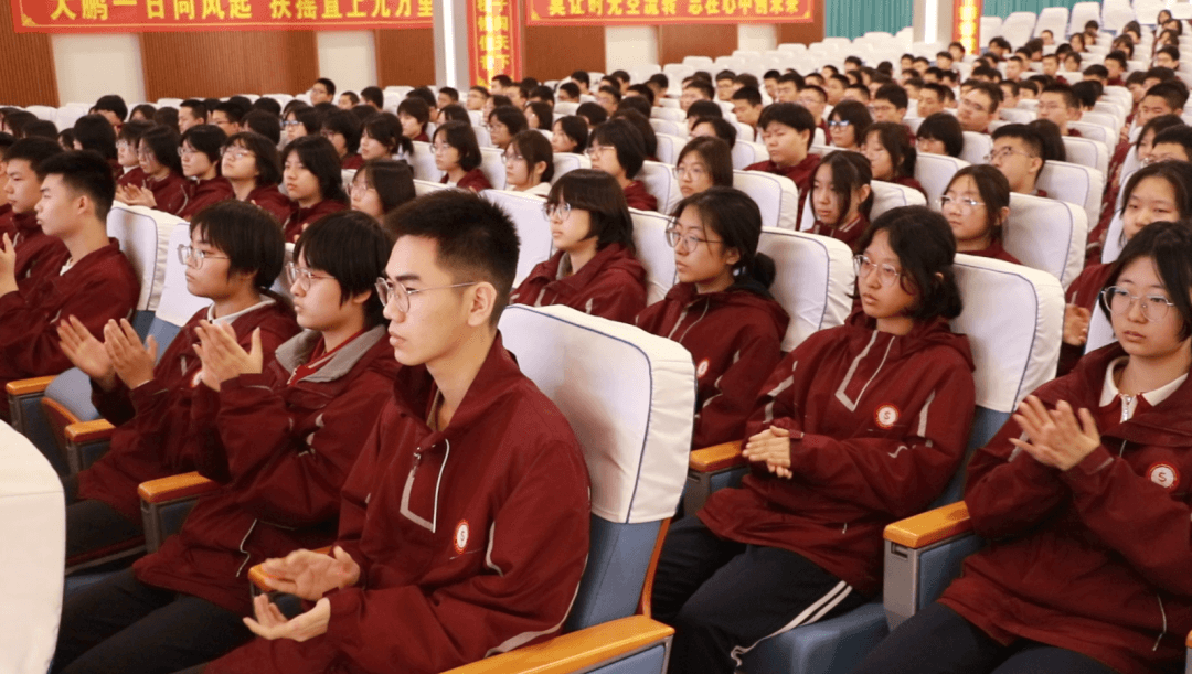 乘風破浪戰(zhàn)百日 踔厲奮進鑄輝煌丨高三年級迎戰(zhàn)高考百日誓師活動