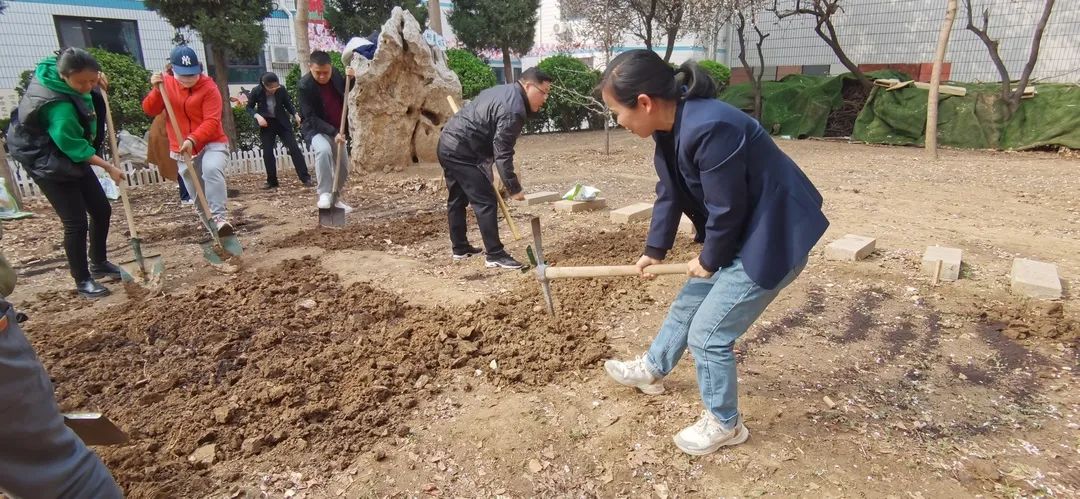 【立小?生命教育】尋味種植園 探秘中草藥｜三年級百草園種植課程開啟儀式