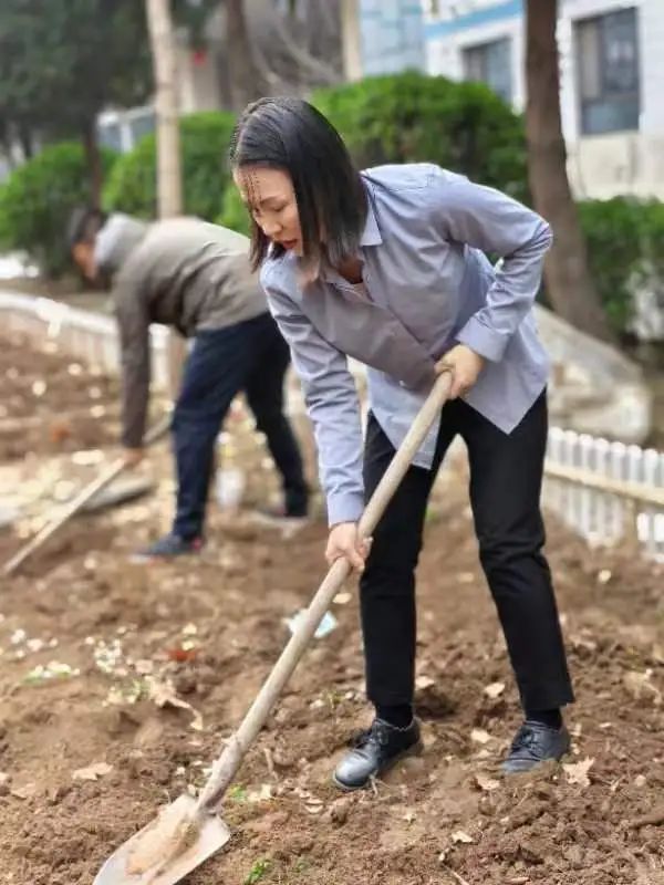 【立小?生命教育】尋味種植園 探秘中草藥｜三年級百草園種植課程開啟儀式