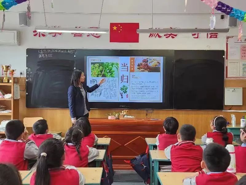 【立小?生命教育】尋味種植園 探秘中草藥｜三年級百草園種植課程開啟儀式