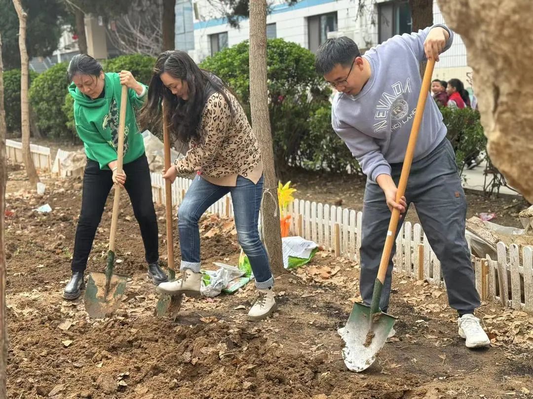 【立小?生命教育】尋味種植園 探秘中草藥｜三年級百草園種植課程開啟儀式