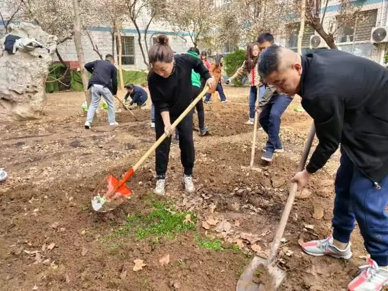 【立小?生命教育】尋味種植園 探秘中草藥｜三年級百草園種植課程開啟儀式