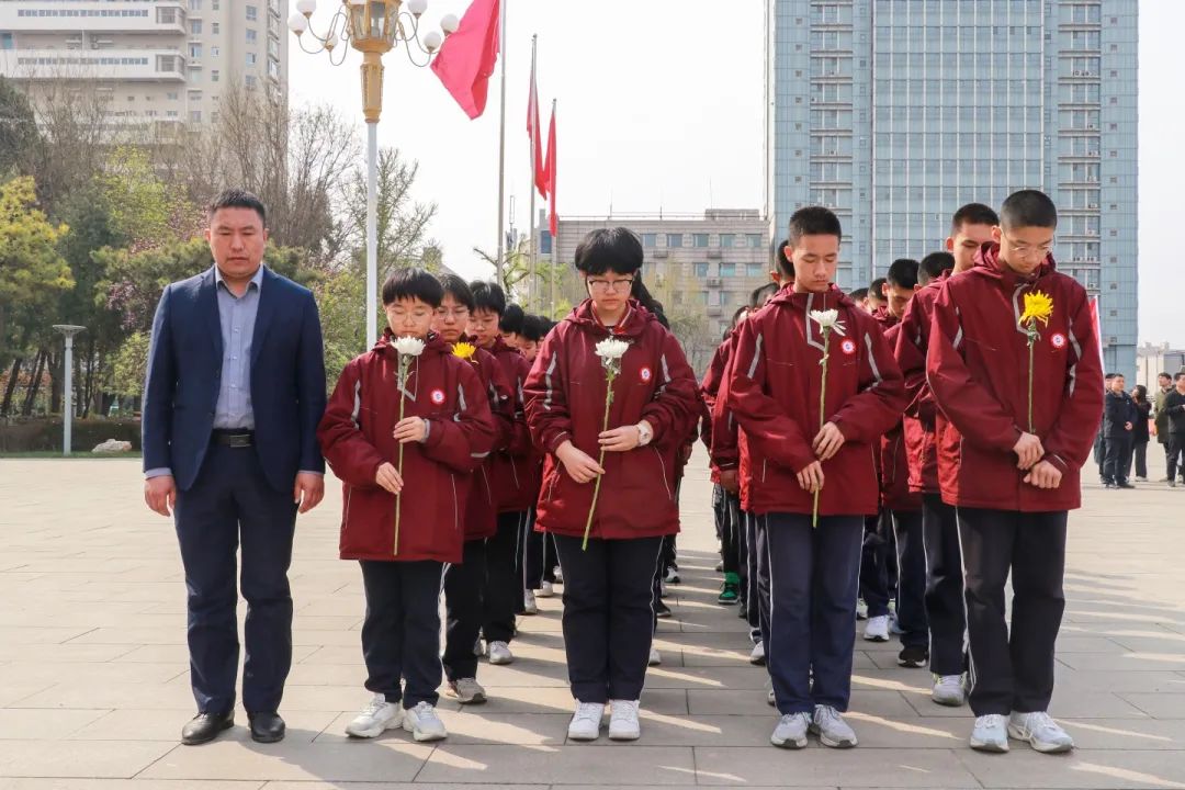 清明祭英烈 吾輩當(dāng)自強(qiáng)丨向英雄致敬！