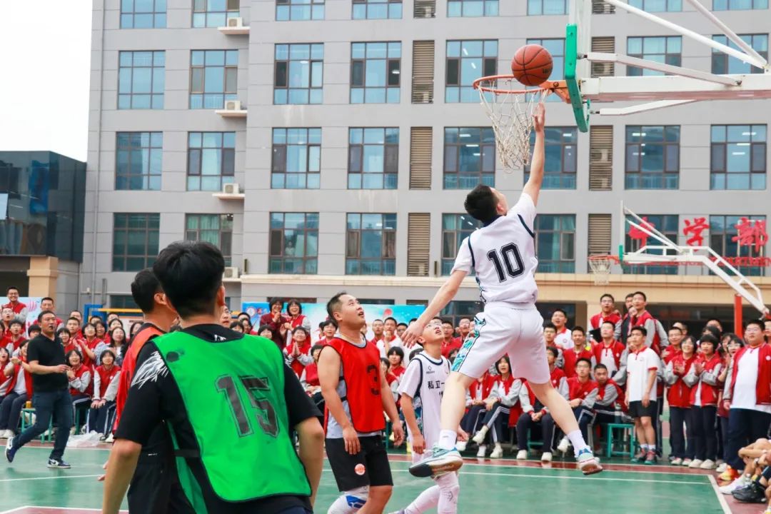 火紅青春 迎“籃”而上 丨石家莊私立第一中學(xué)第二屆“輝煌杯”籃球藝術(shù)節(jié)圓滿舉行