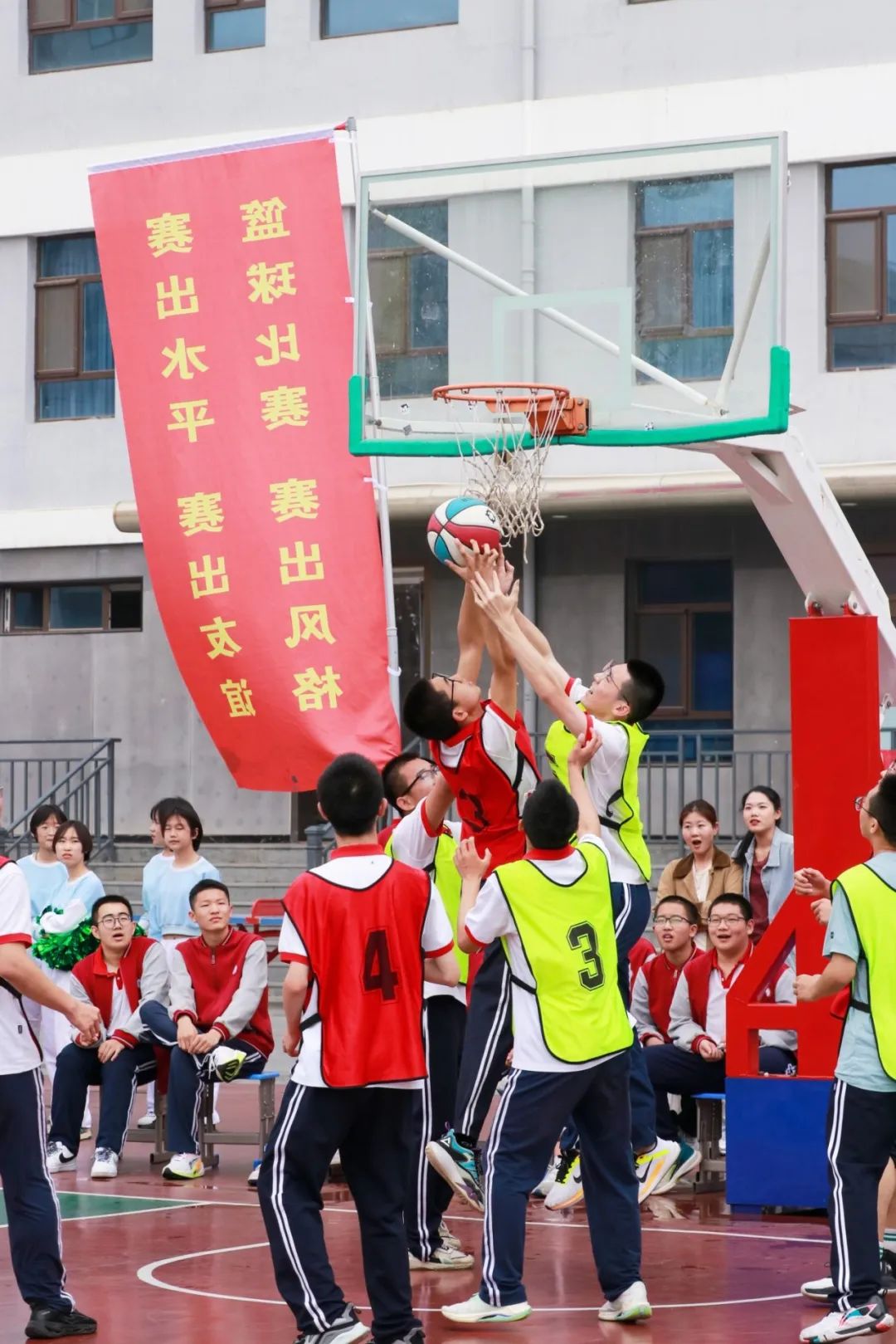 火紅青春 迎“籃”而上 丨石家莊私立第一中學(xué)第二屆“輝煌杯”籃球藝術(shù)節(jié)圓滿舉行