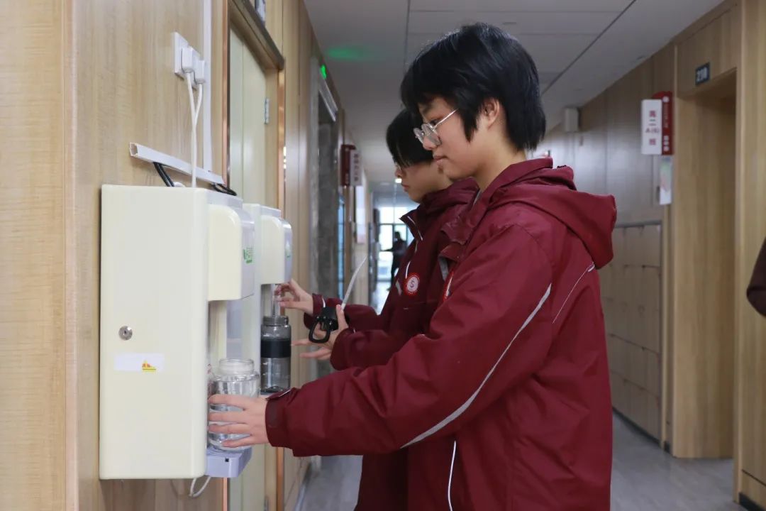 初冬寒已至 校園暖意濃丨我校提前供暖，讓愛更有“溫度”