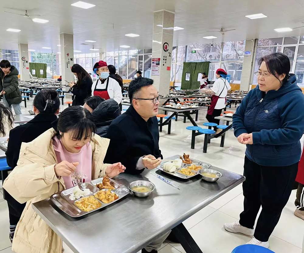 【立小 ? 家校共育】美好“食”光 與愛同在 | 第一學(xué)期家長陪餐紀(jì)實(shí)