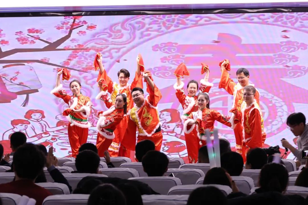 匠心筑夢(mèng)齊奮進(jìn)? 踔厲篤行譜華章丨石家莊私立第一中學(xué)2025年會(huì)盛典
