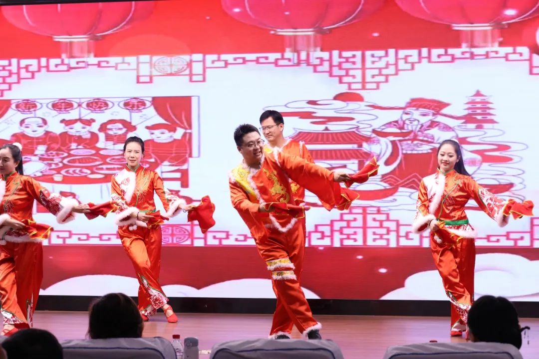 匠心筑夢(mèng)齊奮進(jìn)? 踔厲篤行譜華章丨石家莊私立第一中學(xué)2025年會(huì)盛典