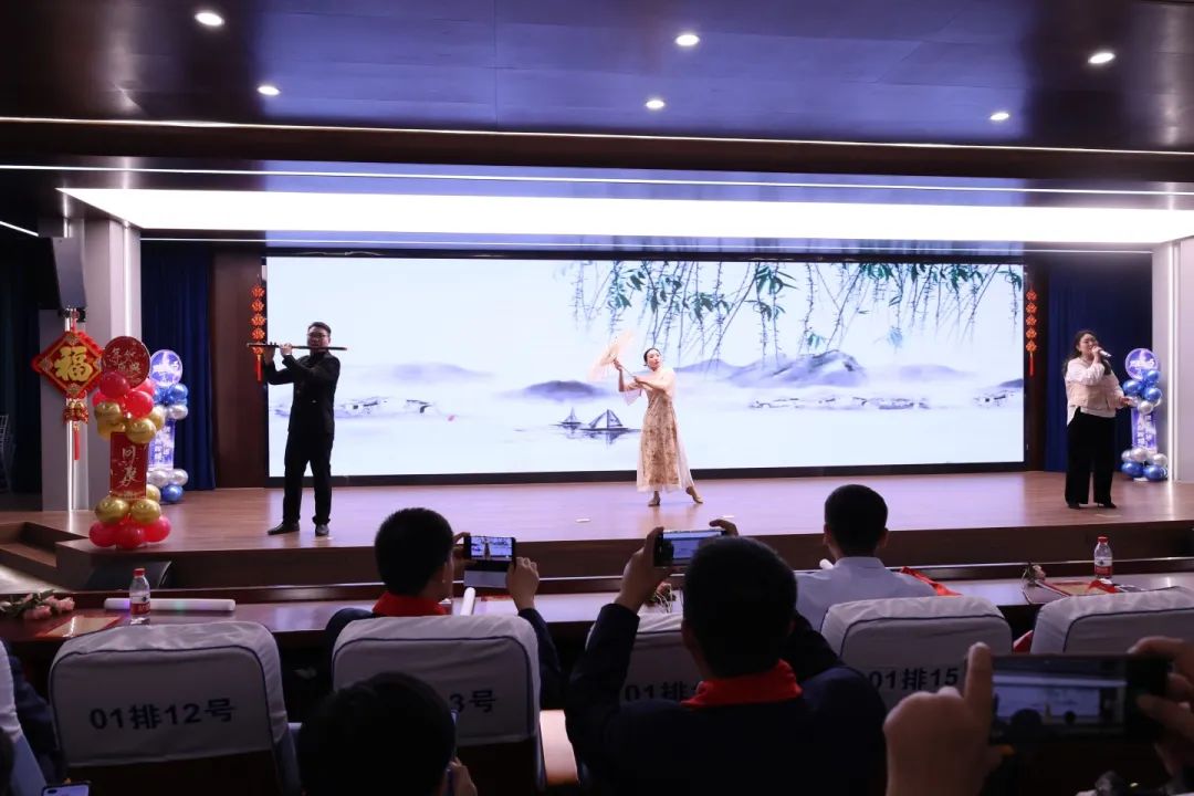 匠心筑夢(mèng)齊奮進(jìn)? 踔厲篤行譜華章丨石家莊私立第一中學(xué)2025年會(huì)盛典