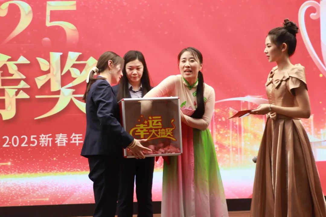 匠心筑夢(mèng)齊奮進(jìn)? 踔厲篤行譜華章丨石家莊私立第一中學(xué)2025年會(huì)盛典