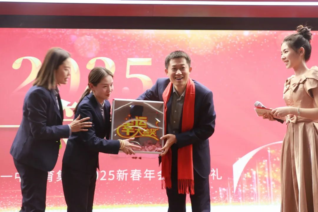 匠心筑夢(mèng)齊奮進(jìn)? 踔厲篤行譜華章丨石家莊私立第一中學(xué)2025年會(huì)盛典