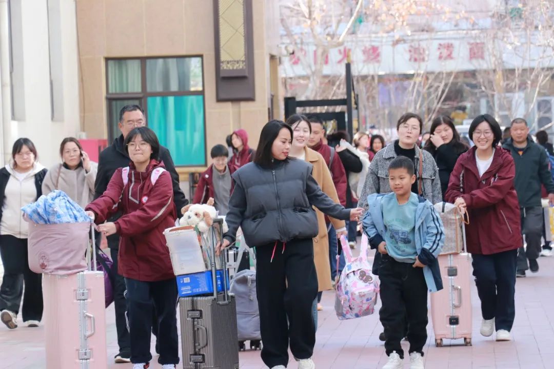 攜手奮進啟新程 奮楫揚帆創(chuàng)輝煌丨石家莊私立一中開學報到紀實