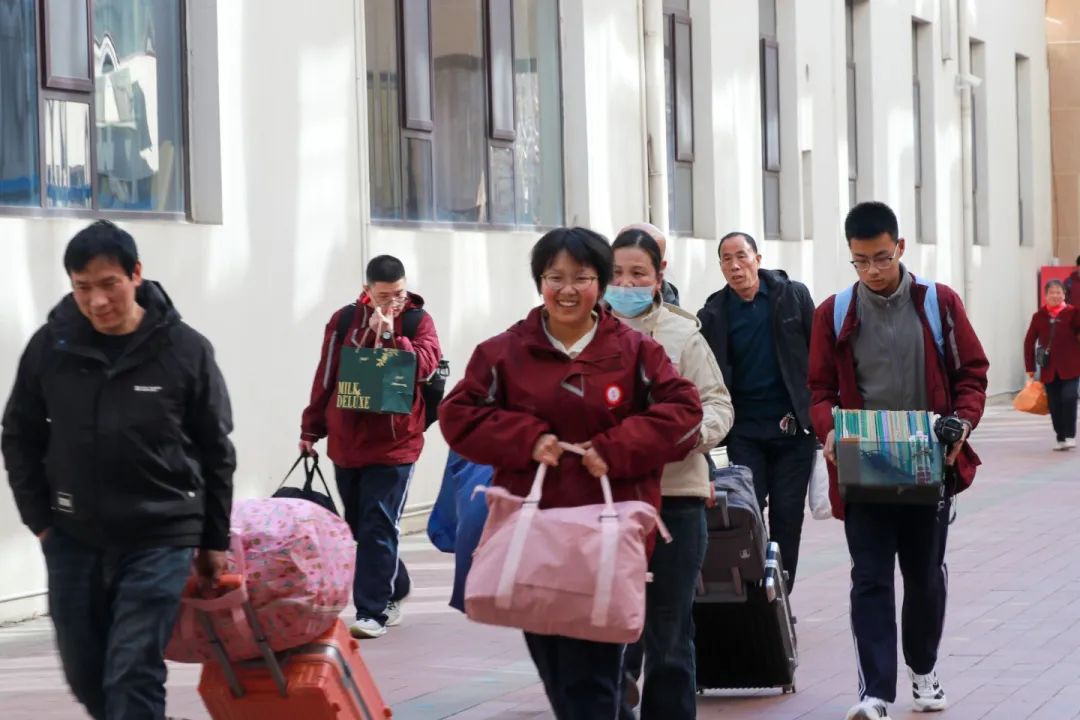 攜手奮進啟新程 奮楫揚帆創(chuàng)輝煌丨石家莊私立一中開學報到紀實