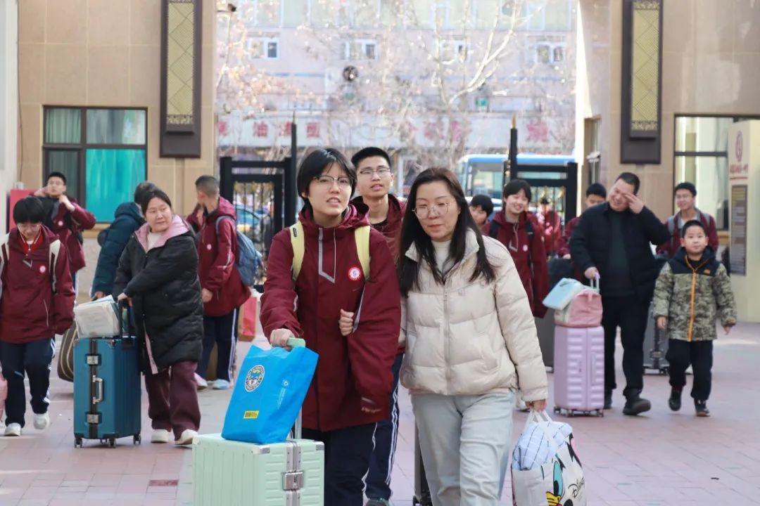 攜手奮進啟新程 奮楫揚帆創(chuàng)輝煌丨石家莊私立一中開學報到紀實