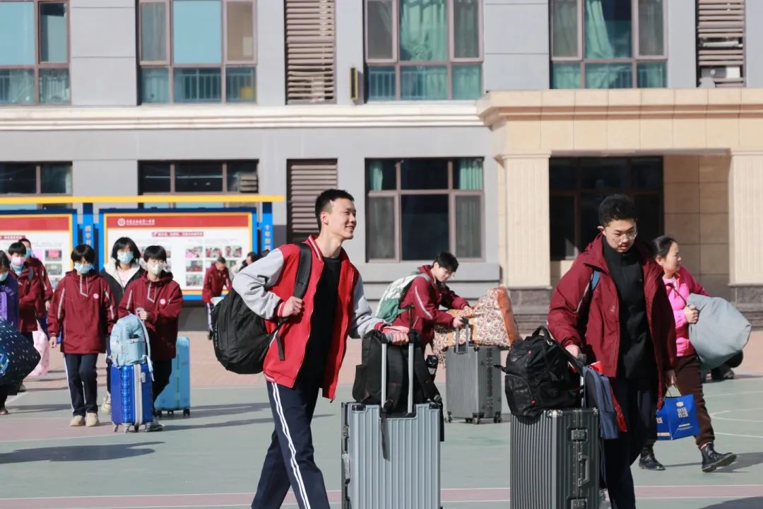 攜手奮進啟新程 奮楫揚帆創(chuàng)輝煌丨石家莊私立一中開學報到紀實