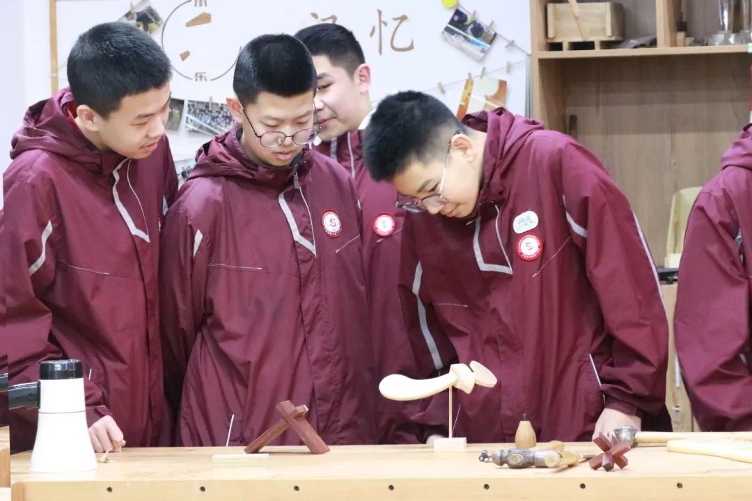 私立一中學(xué)子走進(jìn)清華丨逐夢(mèng)頂尖學(xué)府，點(diǎn)燃青春夢(mèng)想！